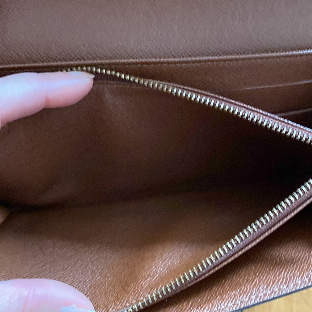 Louis Vuitton Sarah Wallet - Picture 10 of 10